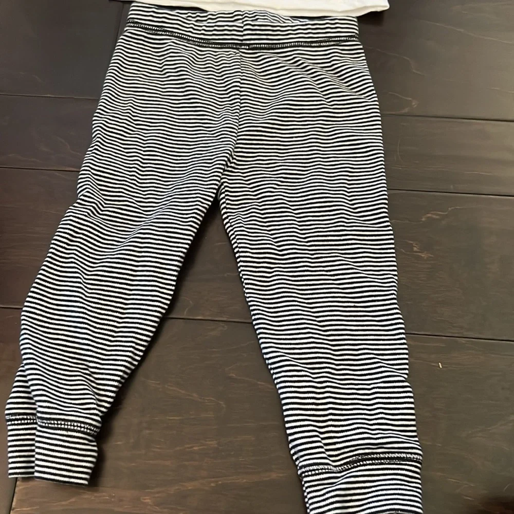 Carters 18 month set - Picture 4 of 5